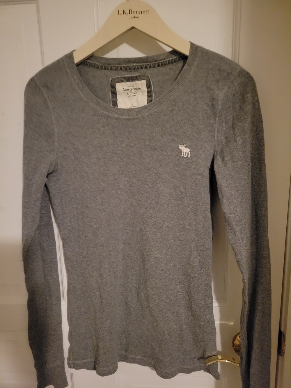 Abercrombie & Fitch Women’s Long Sleeve Tee in Gray with White Moose Logo